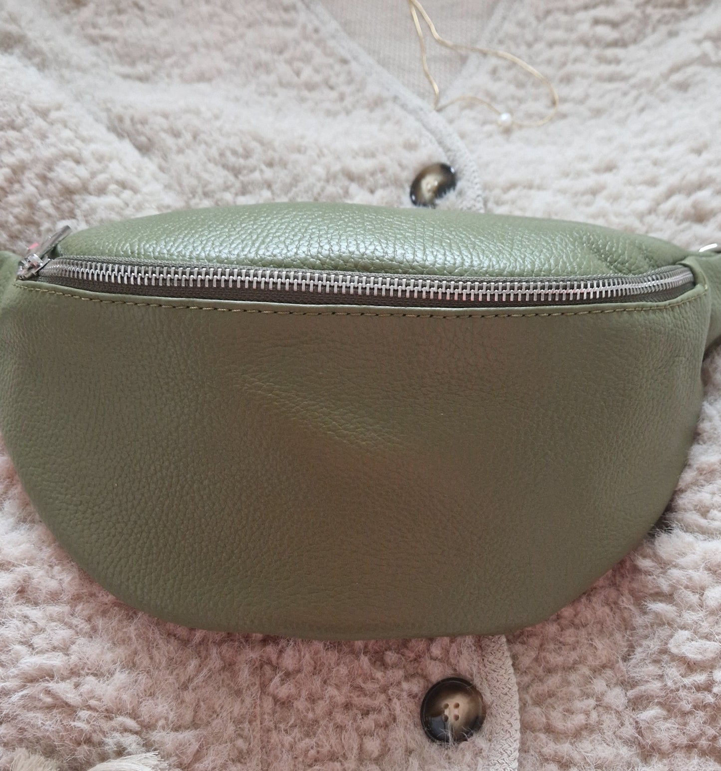 Sling bag. Khaki Leather. Made in Italy. Large size