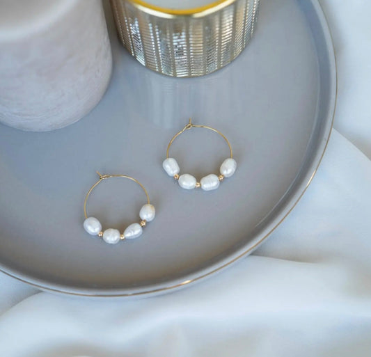 Cecile Pearl Hoops. Duestelle Italia.